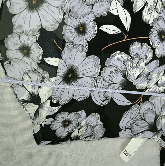 Final price Macy's wrap around style floral Top - Picture 4 of 6